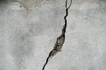 Fissures sur un mur extérieur